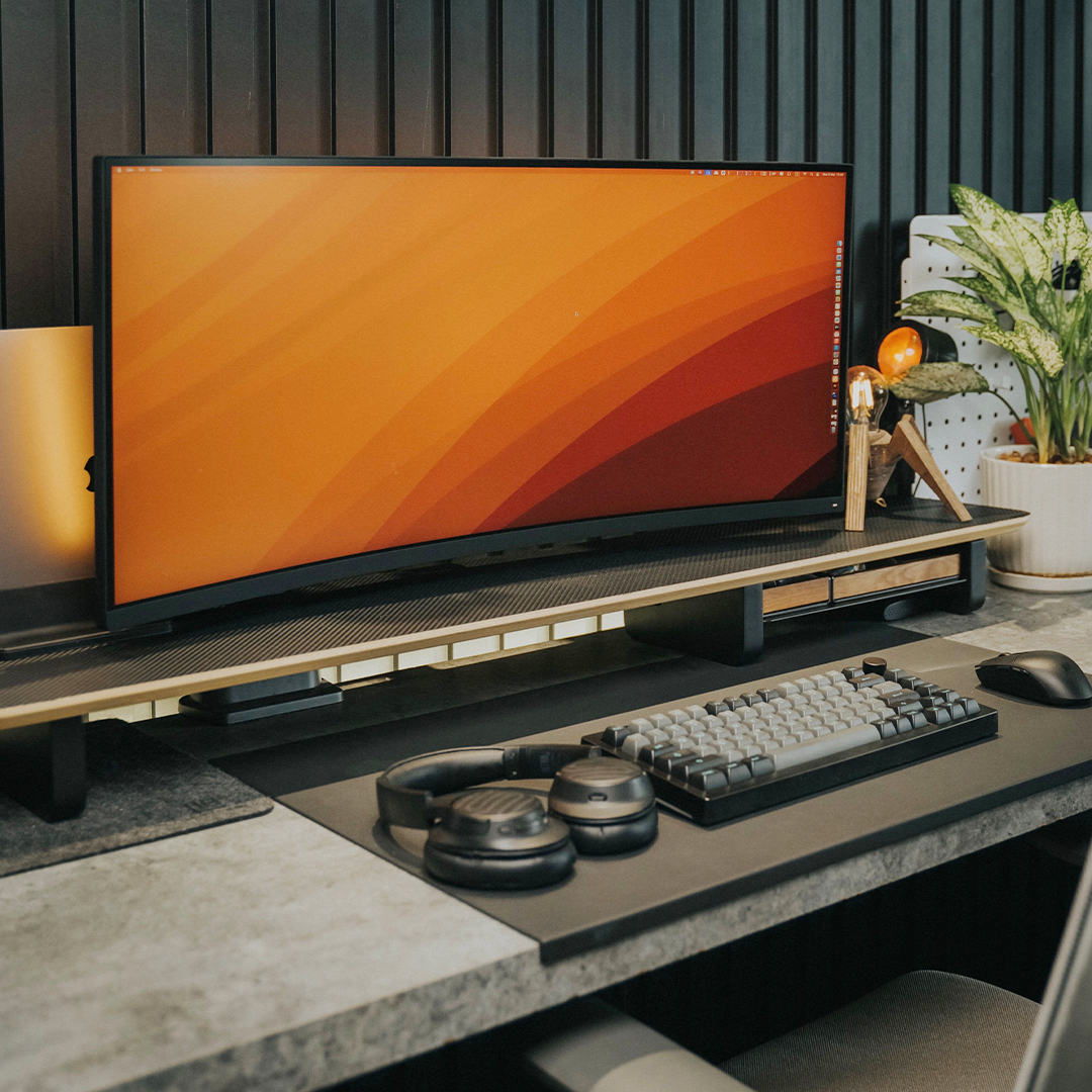 Professional UHD & Curved Displays